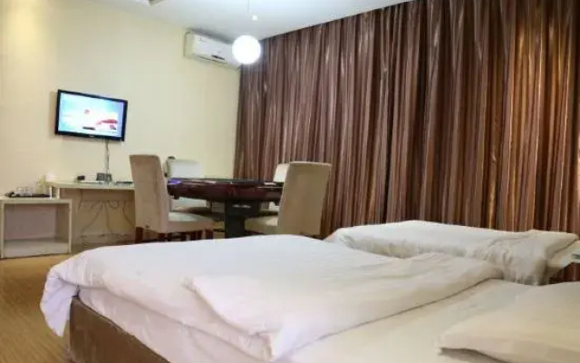 Linquan Qianxi Business Hotel