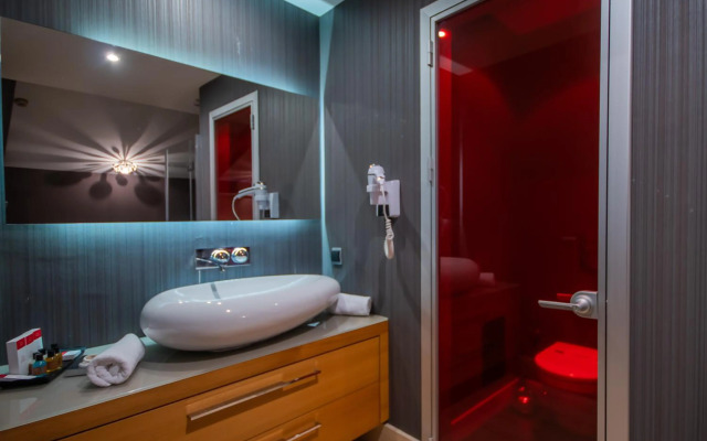 Vernazza Suites Hotel