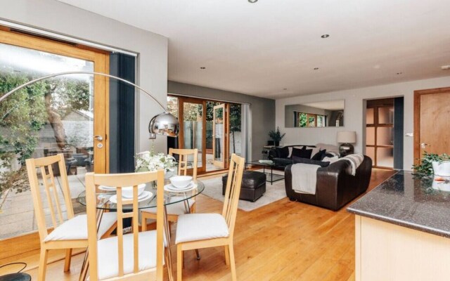 The Herringbone - 3 Bed With Parking Pet Friendly
