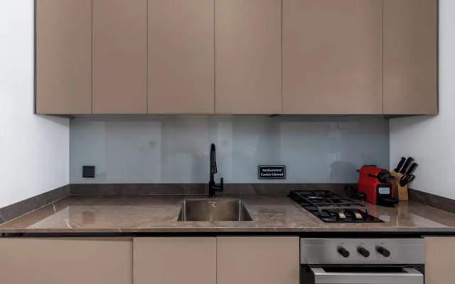 Waves - Stylish 13th-Floor Studio with Top-Notch Amenities