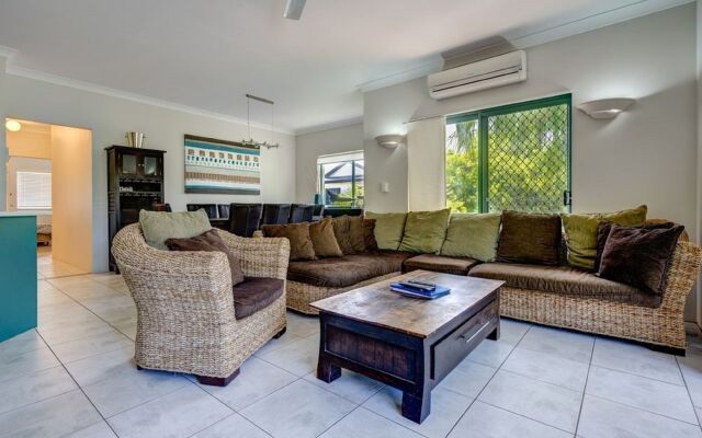 Currumbin Sands Holiday Apartments