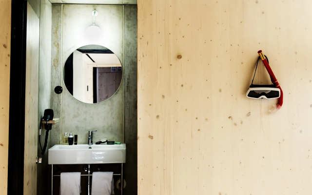 Zero Box Lodge Porto