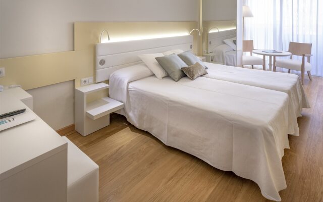 Monica Hotel