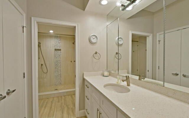 Harbor Villa Club 206