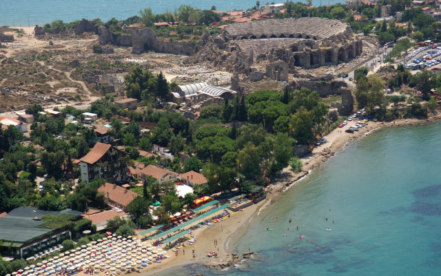 Leda Beach Hotel