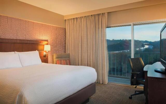 Courtyard By Marriott Los Angeles Sherman Oaks