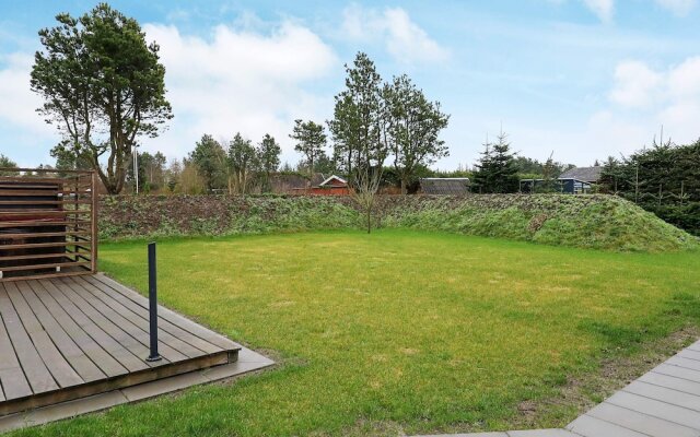 Pretty Holiday Home in Hals With Roofed Terrace
