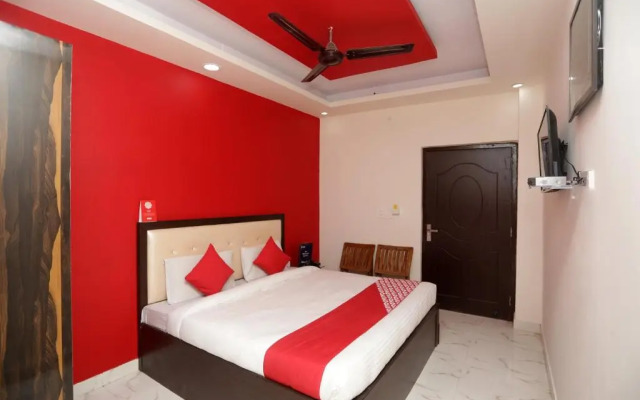 Super OYO 14332 Raj Palace