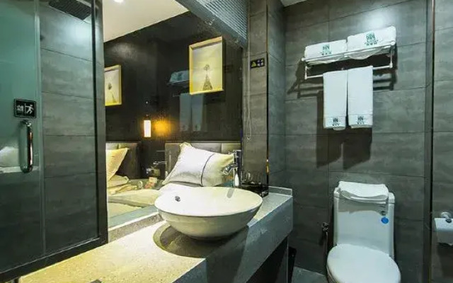 Zhengzhou Kelete Hotel (Yaozhuang Metro Station, Jinyu Industrial Zone)