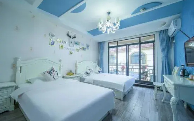 Half-corner Hostel