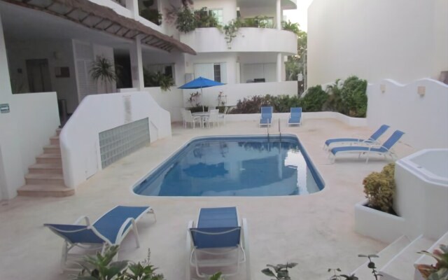 Buen Agua 2 Bedrooms and Jacuzzi by RedAwning