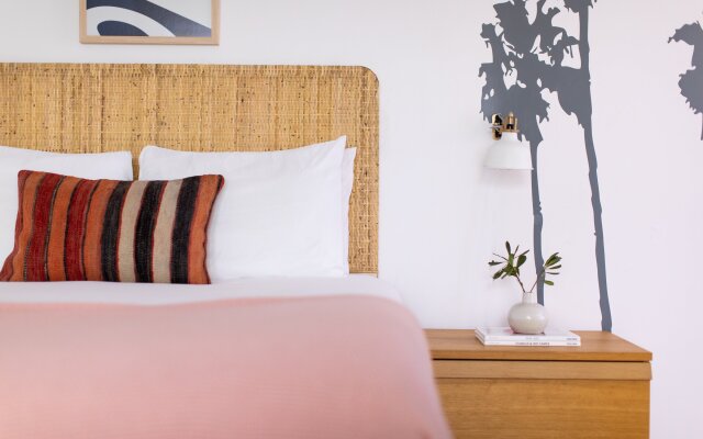 The Wesley by AvantStay – Mid-Century Modern Oasis with Pool