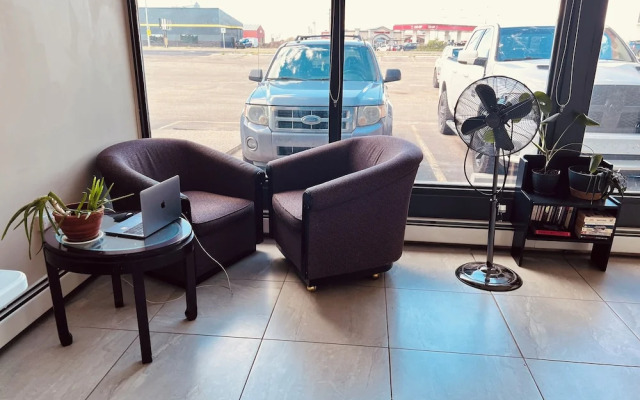 Camrose LeChateau Hotel