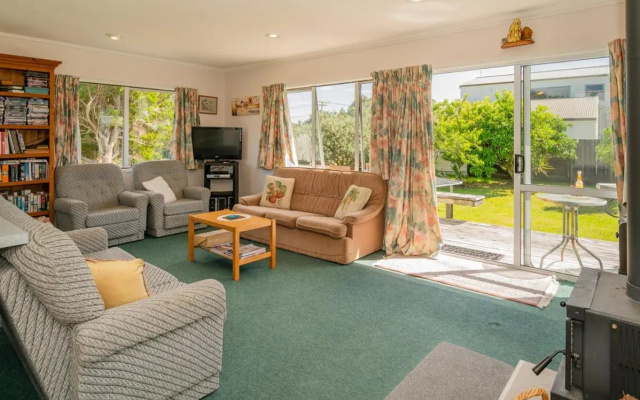Silver Sands - Cooks Beach Holiday Home – Guest Rooms – Whitianga