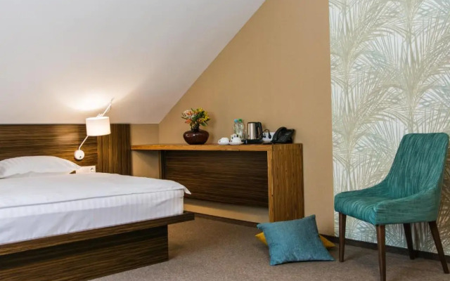 Отель «Кривое озеро»