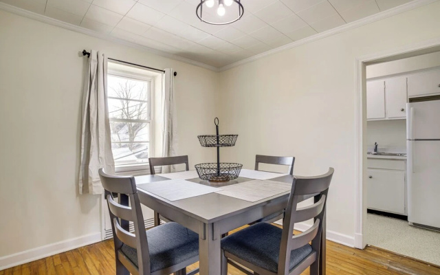 Cambridge Apt in Walkable Neighborhood