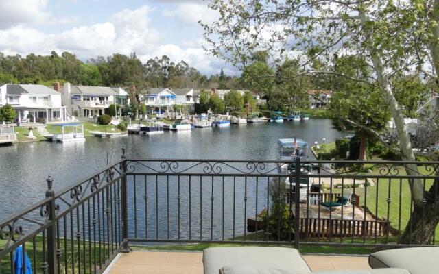 Villa Sereno- Luxury Lakefront Villa near Laguna Beach