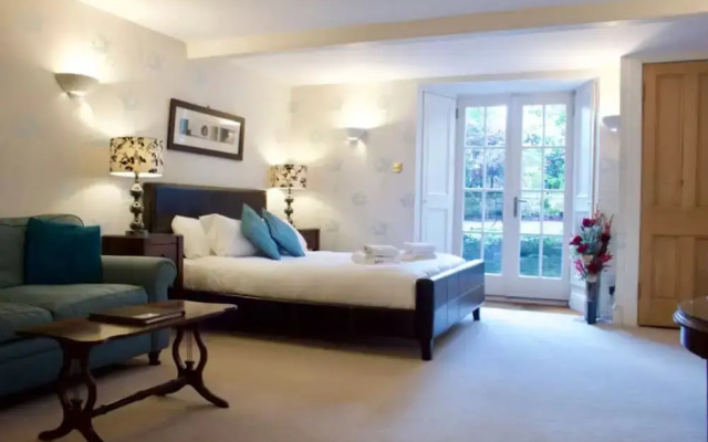 Beautiful New Town Studio, With Patio