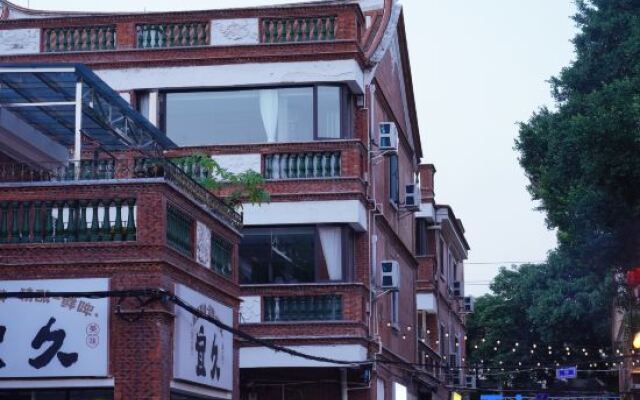 Homestay above wet market