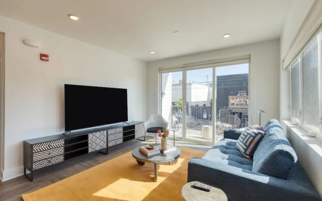 The Carter 505 by Avantstay 4BR Balcony