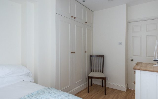 Cosy 2BR Fulham Apartment With Terrace!