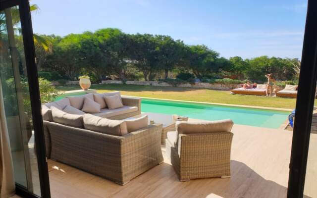 13 Bedroom Villa With Heated Pool, Golf Course, Seaside