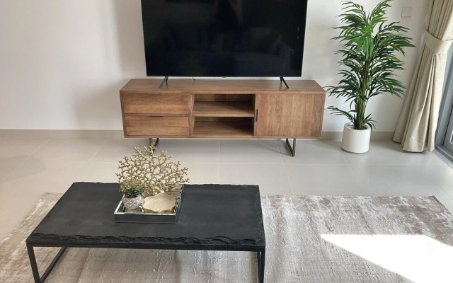 SuperHost - Stylish Apartment Facing Creek Harbour