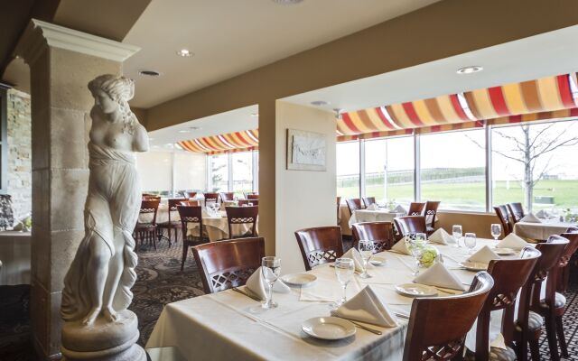 Monte Carlo Inn Vaughan Suites