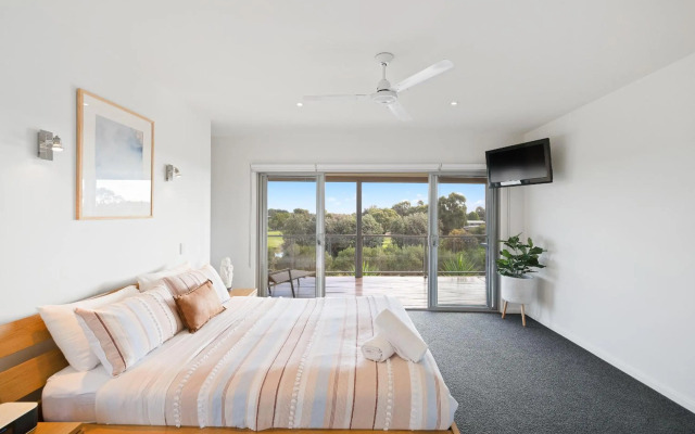 Saltwater Breeze Retreat