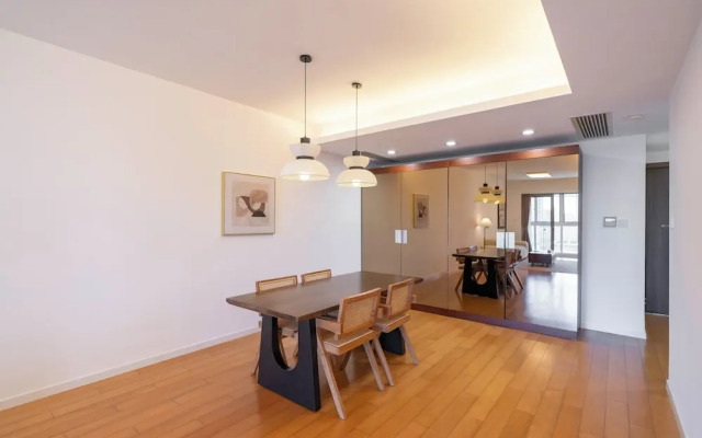 Tyms Elegant 2BR 1BA Apt Walk to Malls