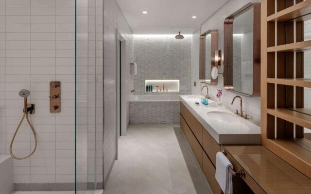Hilton Dubai Creek Hotel & Residences