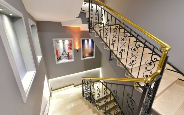 D'Lux Boutique Hotel