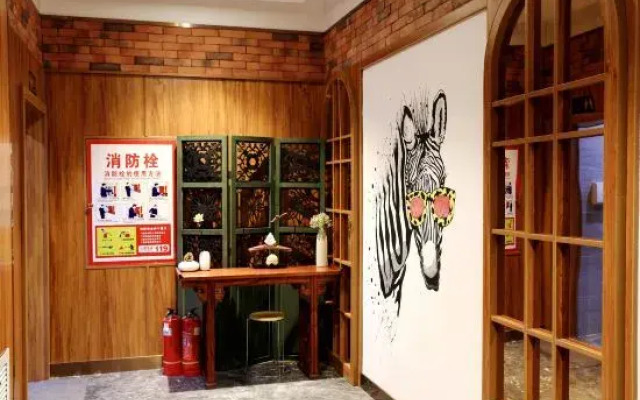 James Joyce Coffetel Hotel (Yi County Yandu Ancient City)