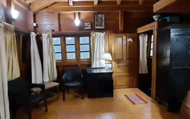 An adorable, spacious, quiet and comfy WFH space
