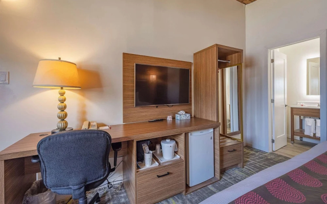 Ramada Gananoque Provincial Inn
