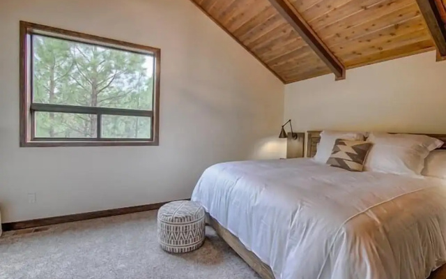 At Whispering Pines 4 Bedroom Home by RedAwning