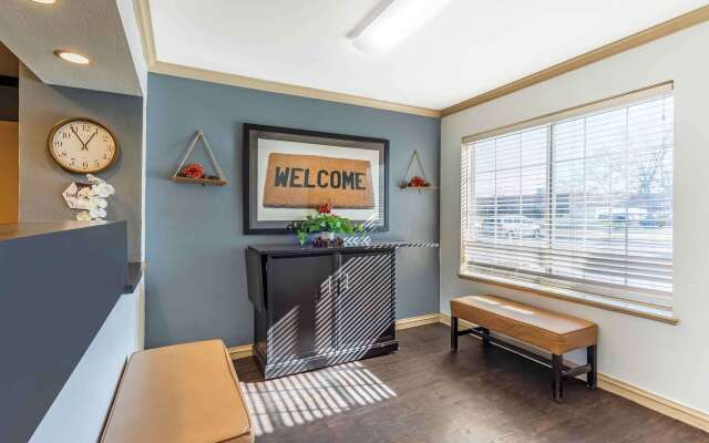 Extended Stay America Select Suites Chicago Naperville East