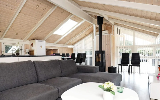 9 Person Holiday Home in Jerup-by Traum