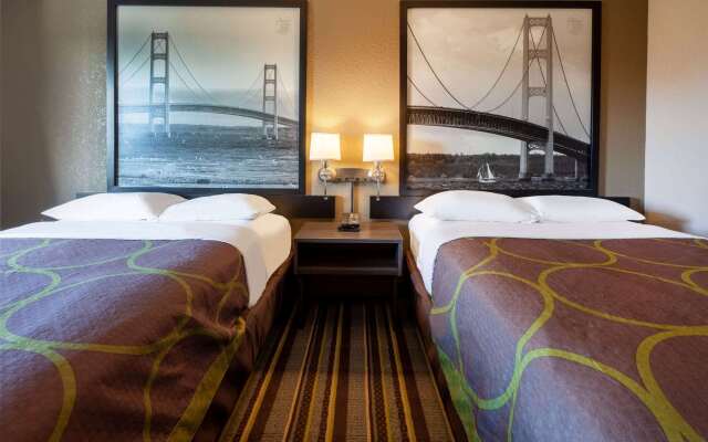 Super 8 by Wyndham Roseville/Detroit Area