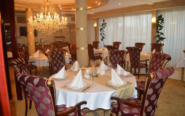 Ark Palace Hotel