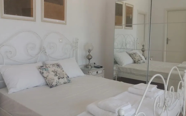 Estate Dafnopanagia Luxury Apartment