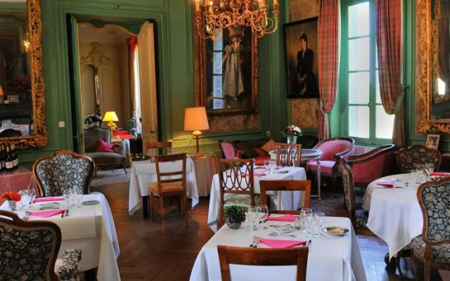 Château de Salvert- Chambre dHôtes