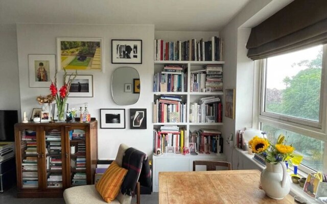 Contemporary 1BD Flat W/balcony - Stoke Newington!