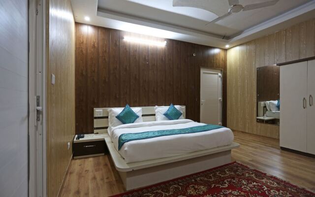 OYO 7024 Hotel Vakratunda