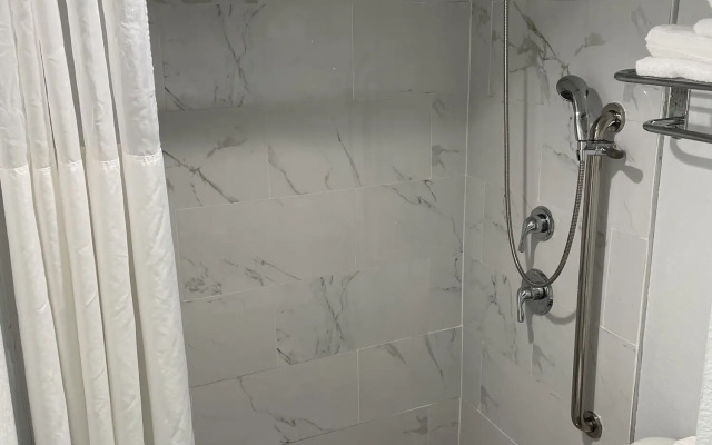 Rodeway Inn & Suites Williamsburg Central