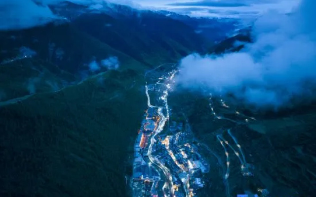 Mushan Yingxue Holiday Bieyuan (Siguniangshan Changpinggou Scenic Area)