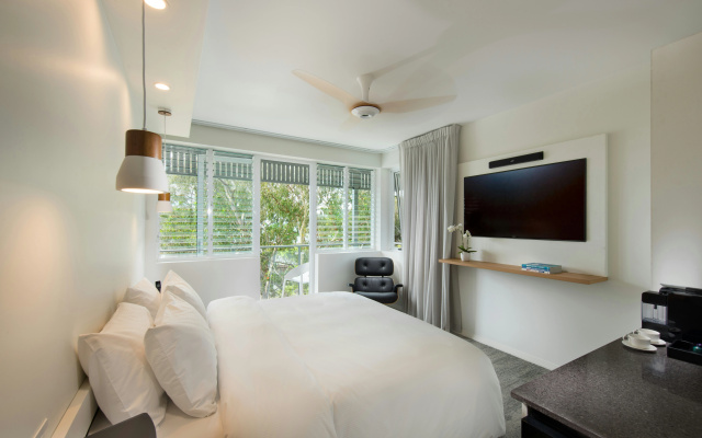 Heart Hotel and Gallery Whitsundays – Guest Rooms – Airlie Beach