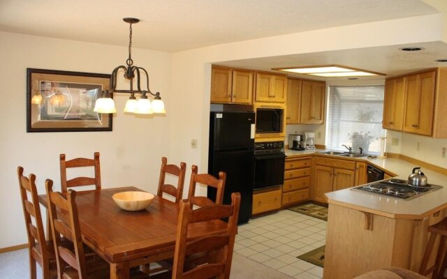 Fairway Village Condominiums