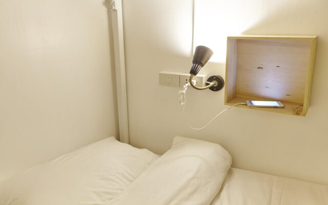 LiveItUp Chitlom Hostel