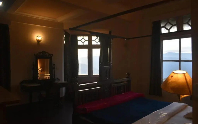 Pineridge Hotel